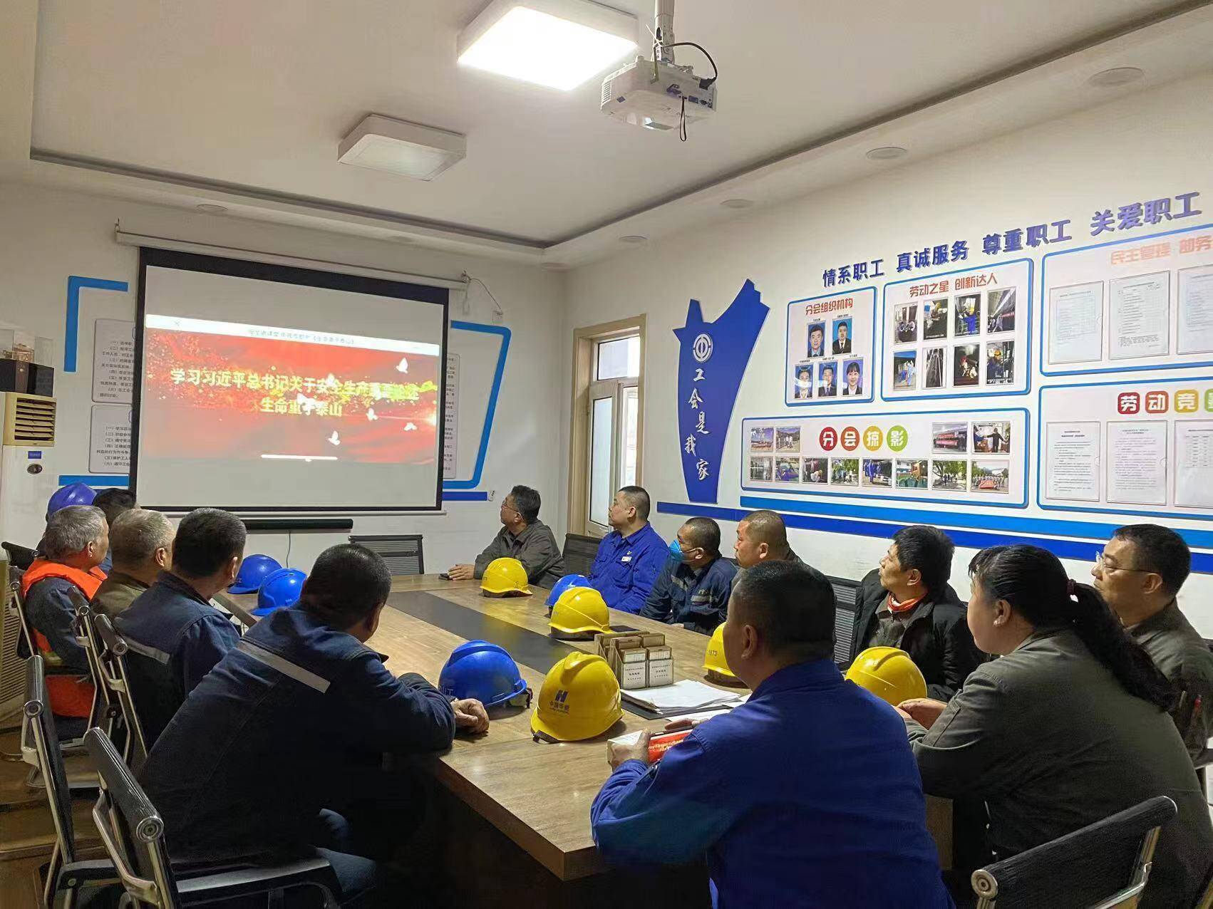 竞赛如火如荼,观众热情高涨 竞赛如火如荼,观众热情高涨