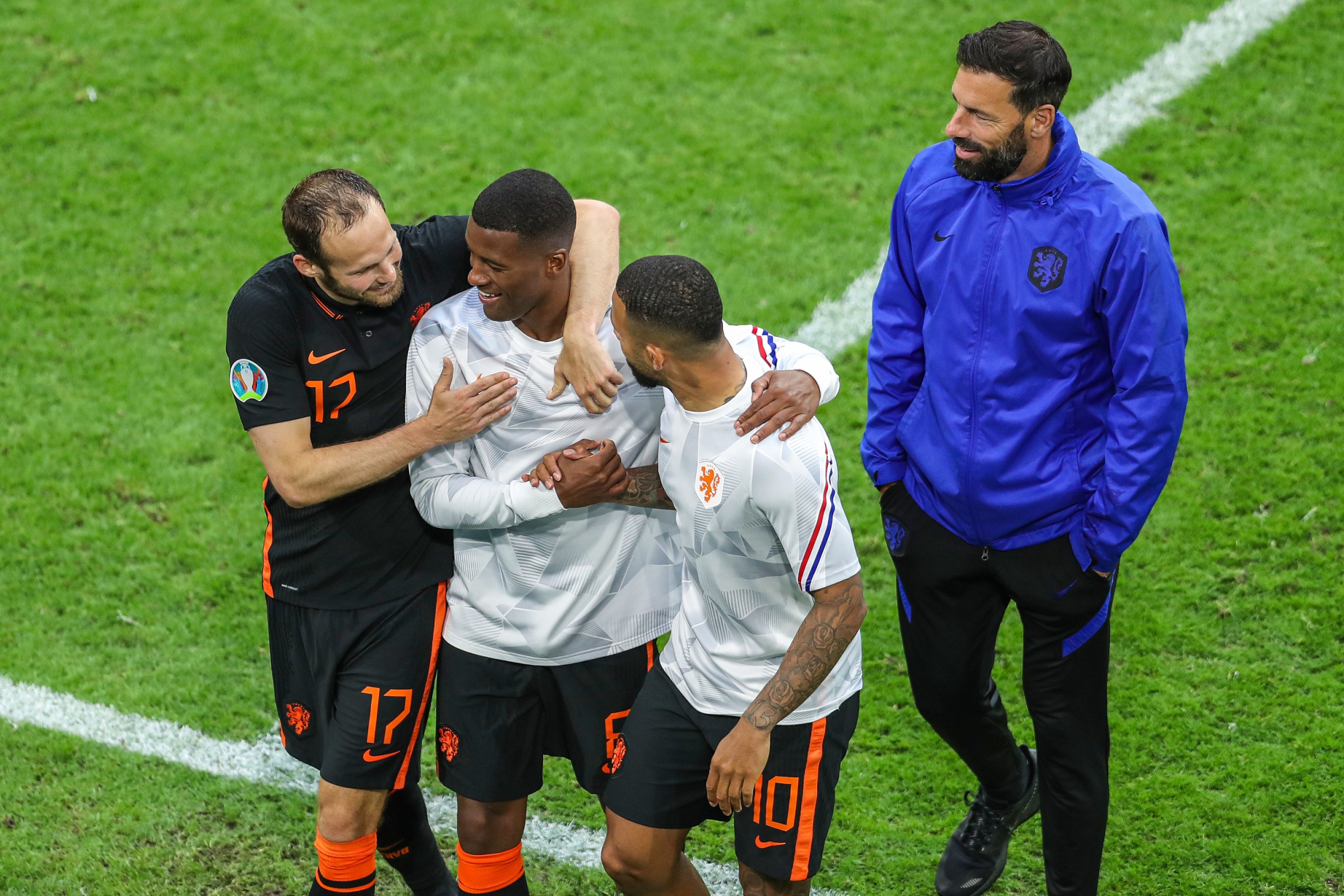 在北京国安赛场上演欧洲杯,爆冷,引发弹幕炸裂 在北京国安赛场上演欧洲杯,爆冷,引发弹幕炸裂