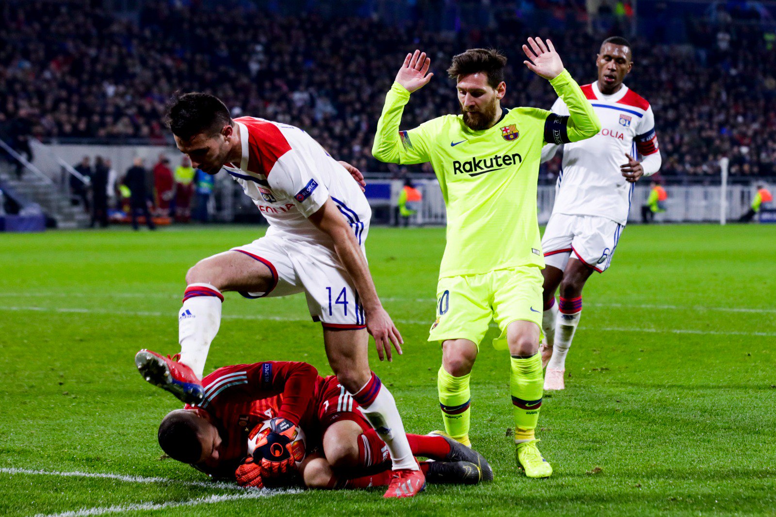 关于里昂客场失利,排名有所下降的信息 关于里昂客场失利,排名有所下降的信息