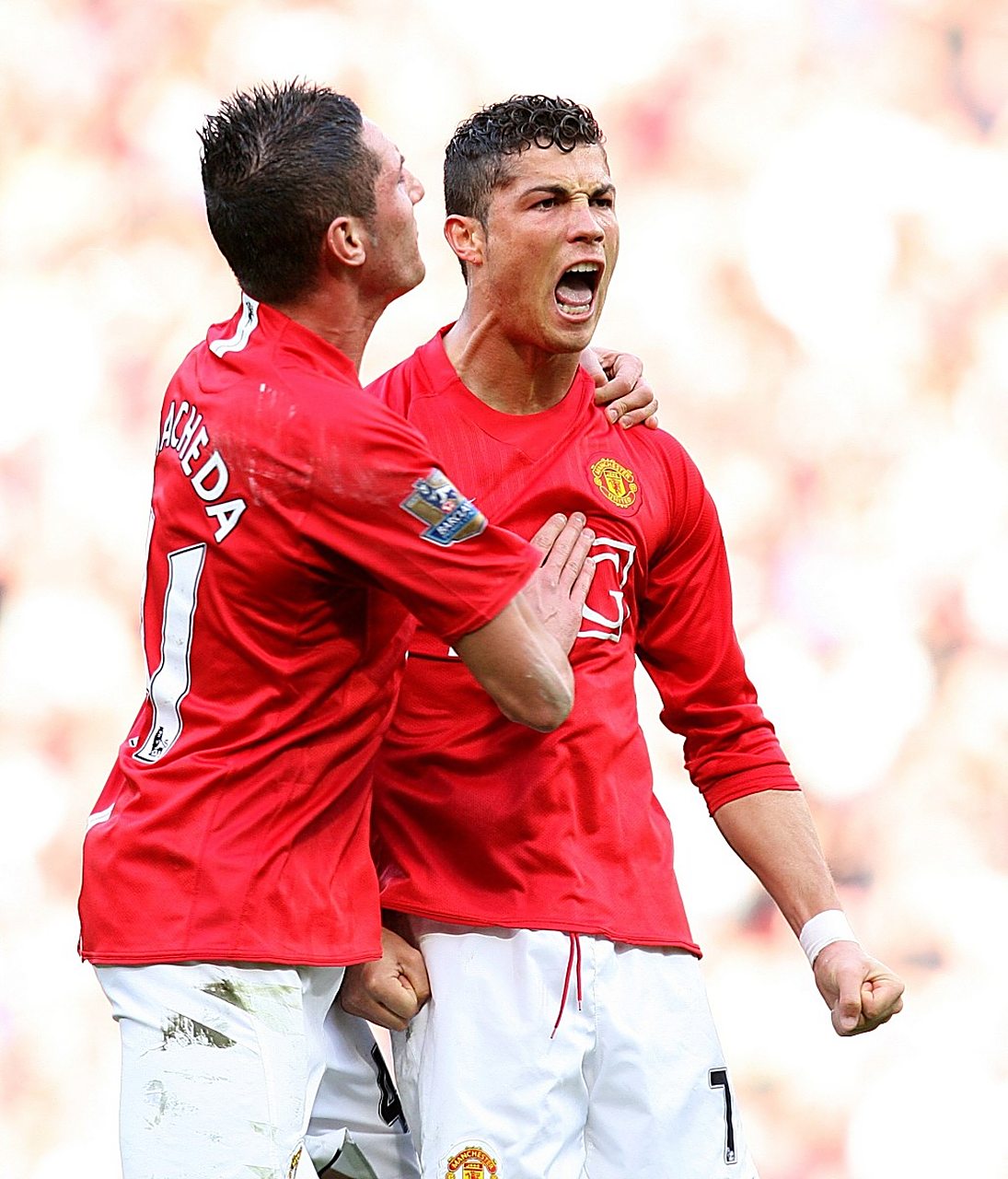 曼联前锋携手女友共游希腊，引发球迷争议的简单介绍