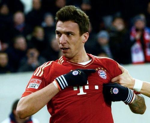 关于拜仁慕尼黑中场金基奇获得新合同,球队信心增强的信息 关于拜仁慕尼黑中场金基奇获得新合同,球队信心增强的信息