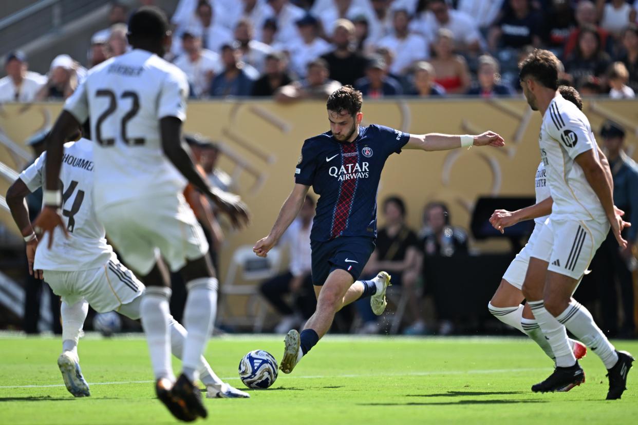 爱游戏平台-包含巴黎圣日耳曼不容有失迎战AC米兰的词条