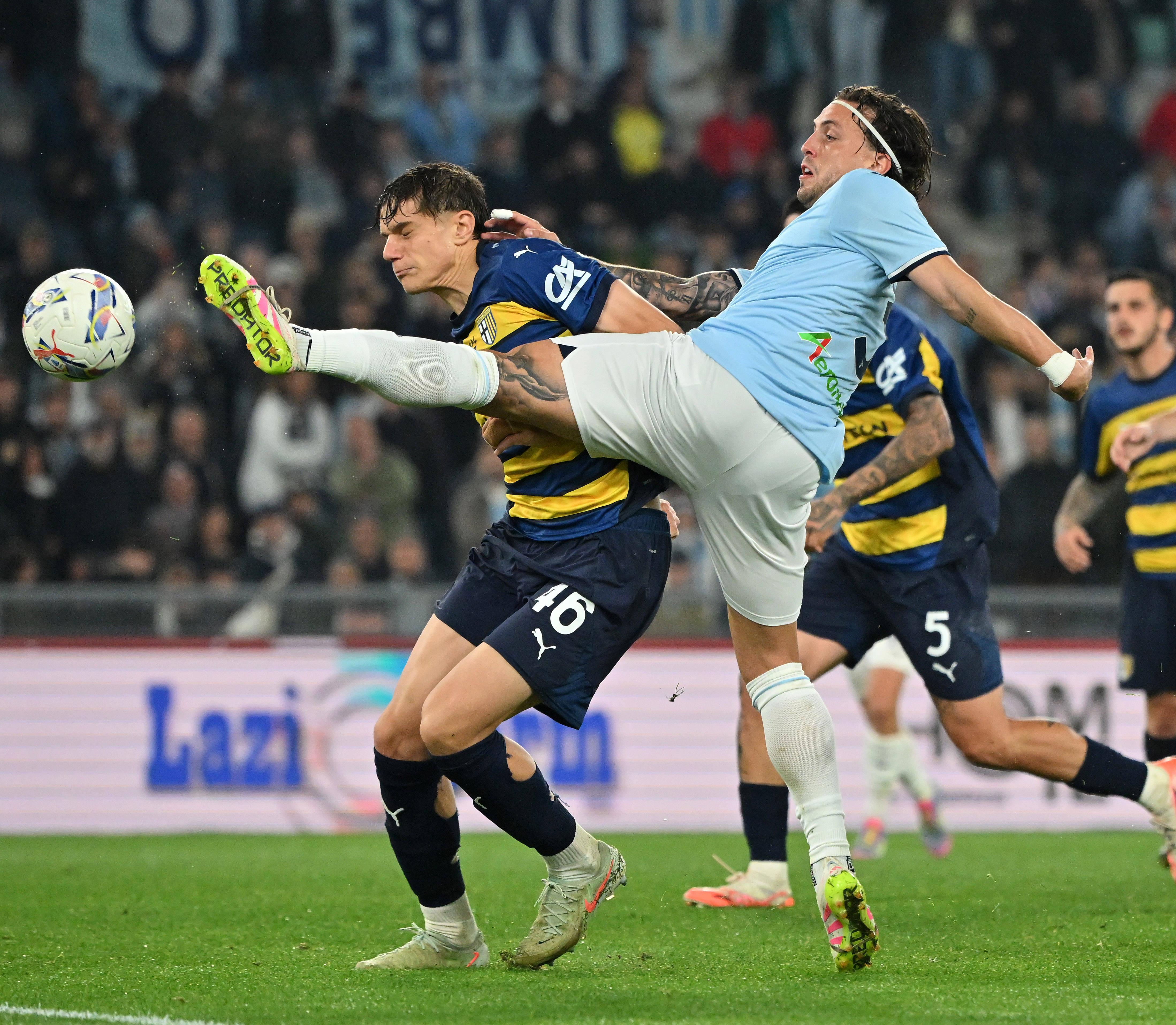 爱游戏官方登录入口-帕尔马队员表现出色，助球队实现连胜