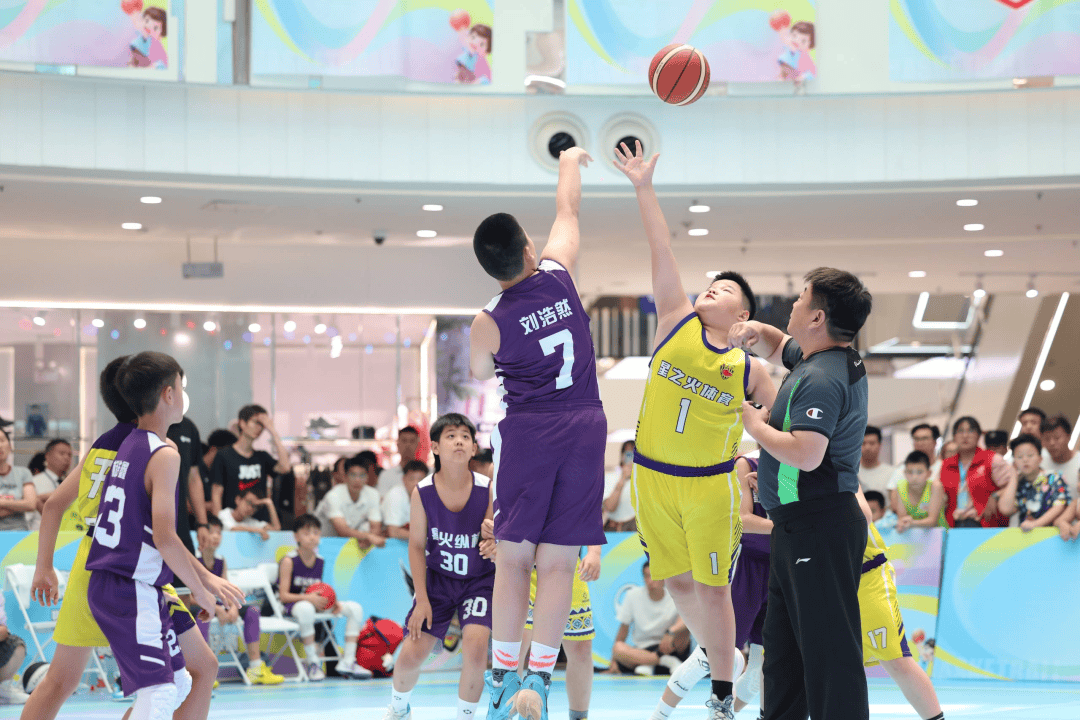 关于国内篮球锦标赛再掀热潮，各支队伍实力逐渐显现的信息