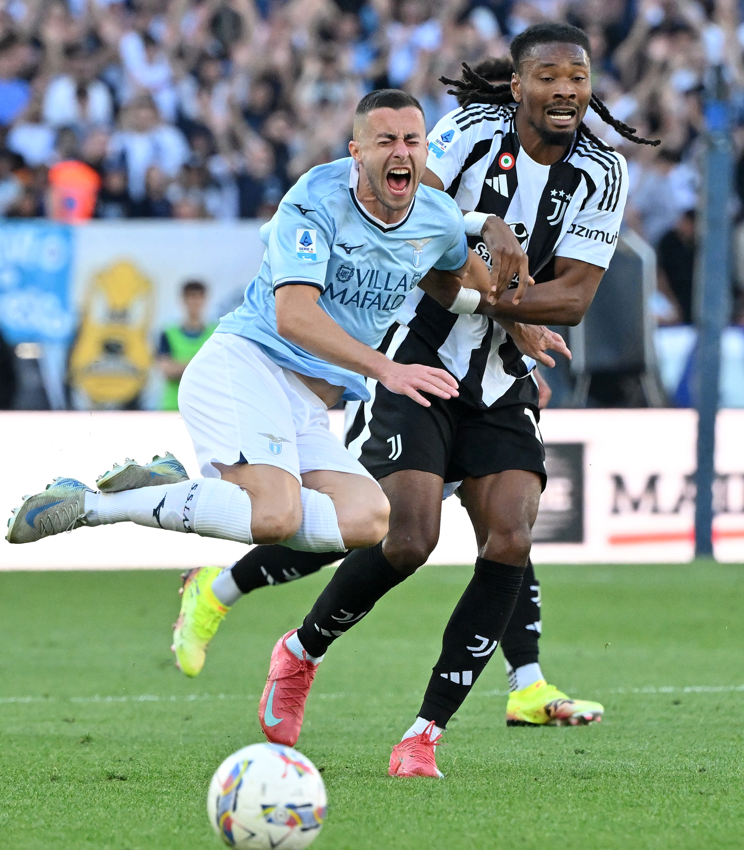 爱游戏地址-尤文中场拉比奥打入精彩进球，为球队带来胜利