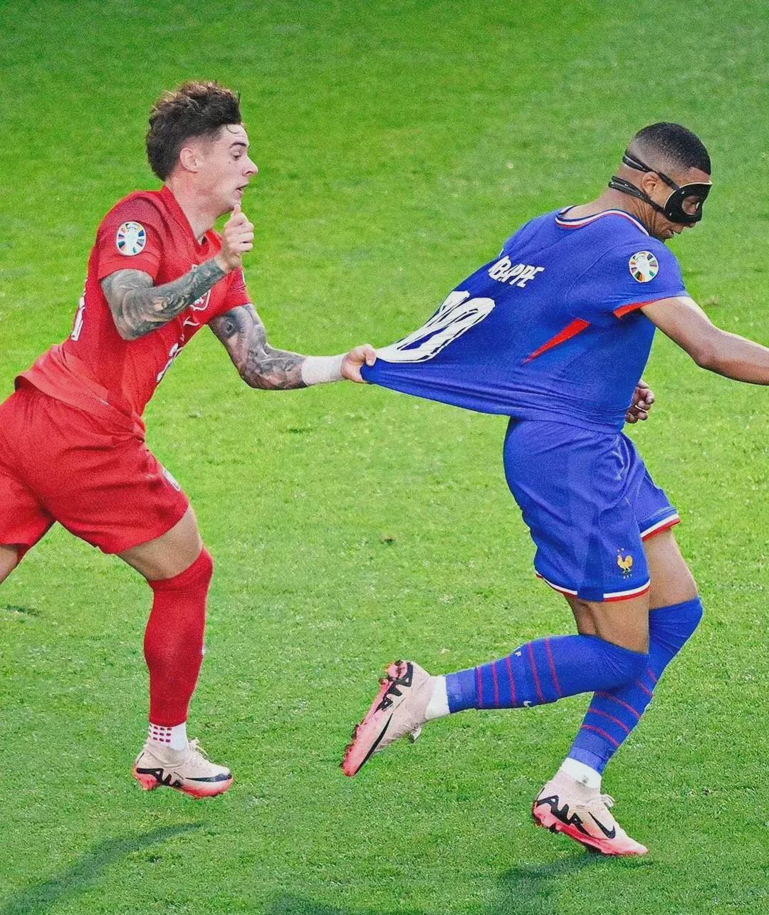 法国队连续三战不败，强势晋级淘汰赛