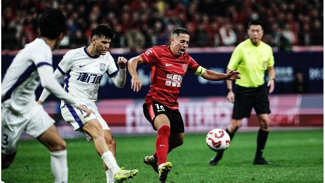 爱游戏网址-关于精彩比赛引发球迷狂热，谁能笑到最后的信息