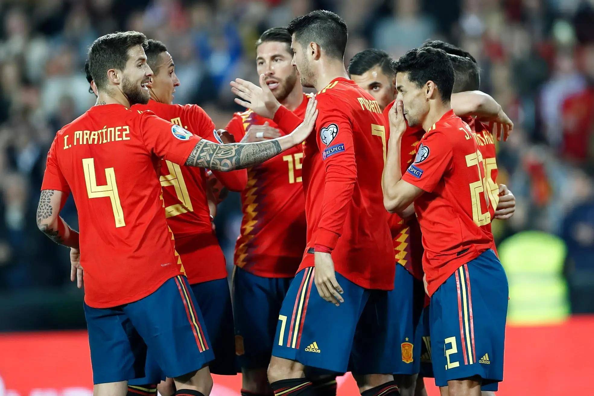 西班牙队在与挪威的激烈较量中取得胜利 西班牙队在与挪威的激烈较量中取得胜利