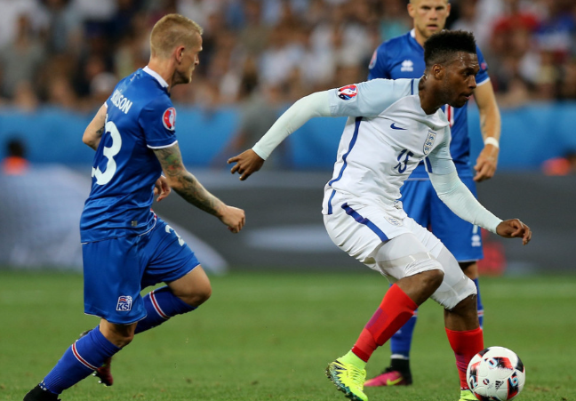 关于足球小国顶尖战绩：冰岛队晋级欧洲杯八强的信息