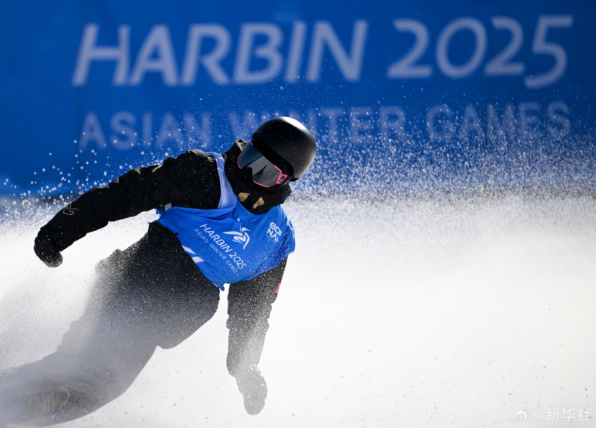 爱游戏培训-瑞士男子滑板选手登上领奖台