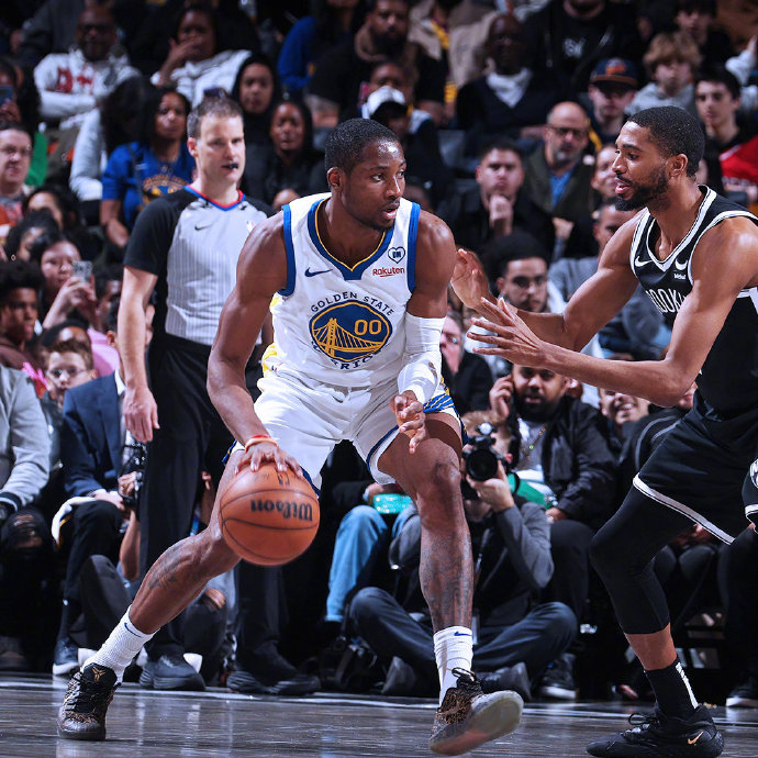 爱游戏官网入口-篮网主场力克活塞，厄文全场28分