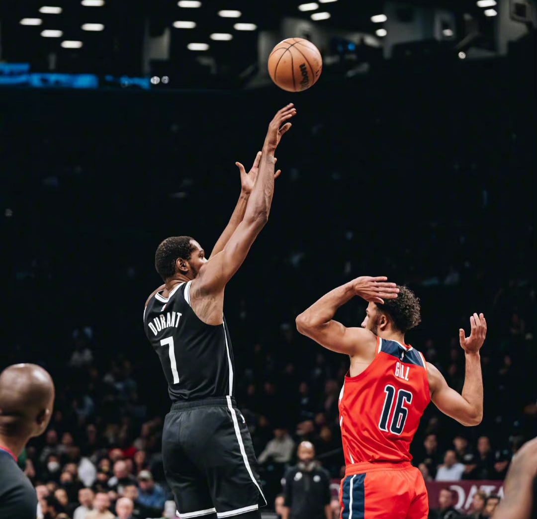 篮网主场力克活塞，厄文全场28分