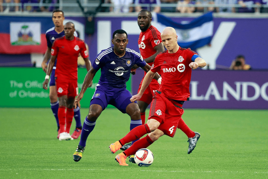 美国足球队在比赛中获得重要胜利 美国足球队在比赛中获得重要胜利