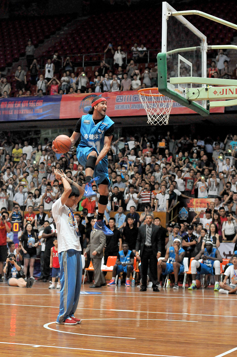 刺激的对决展现出篮球赛事的魅力! 刺激的对决展现出篮球赛事的魅力!