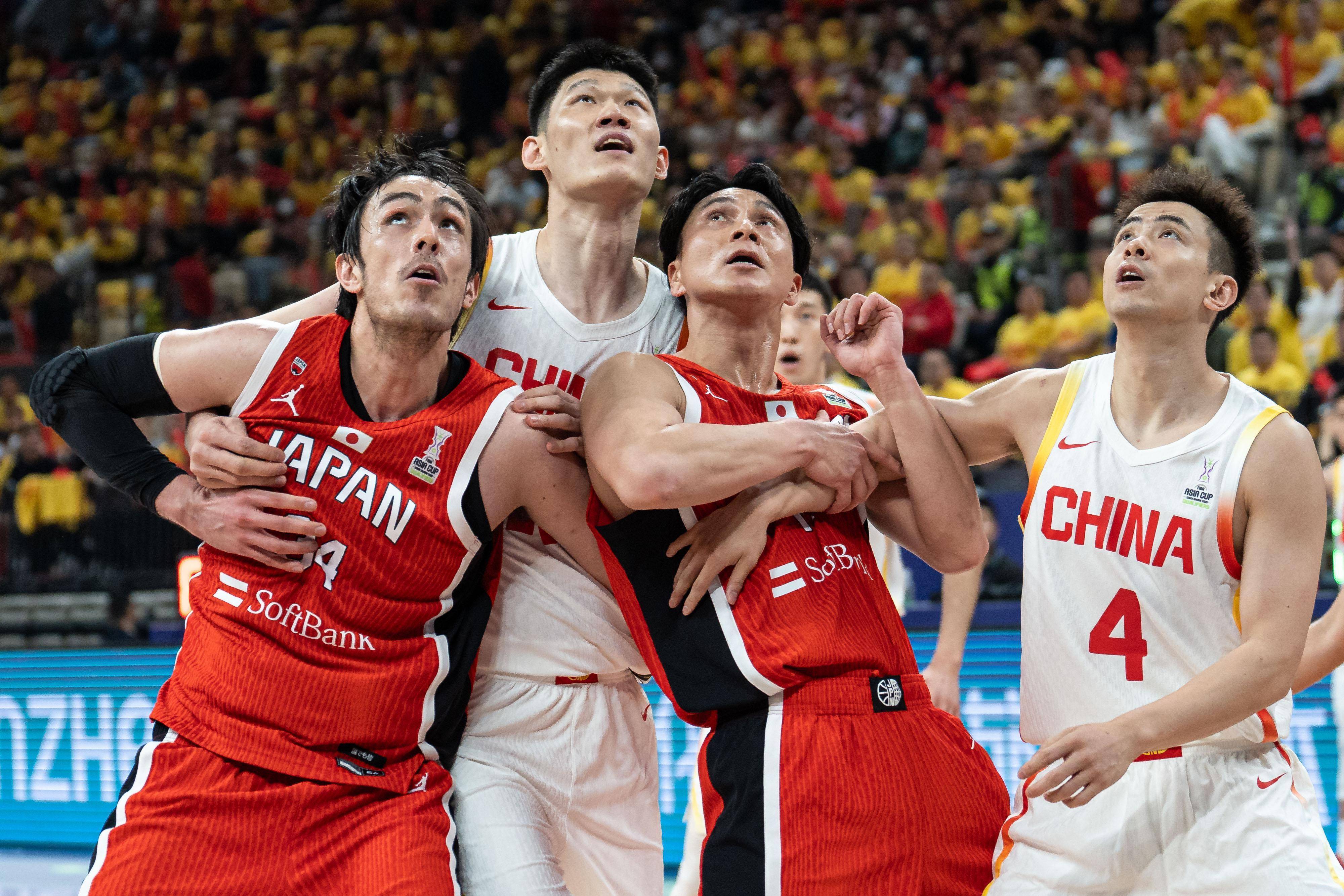 包含体育比赛火爆开赛，中国运动员斗志昂扬的词条