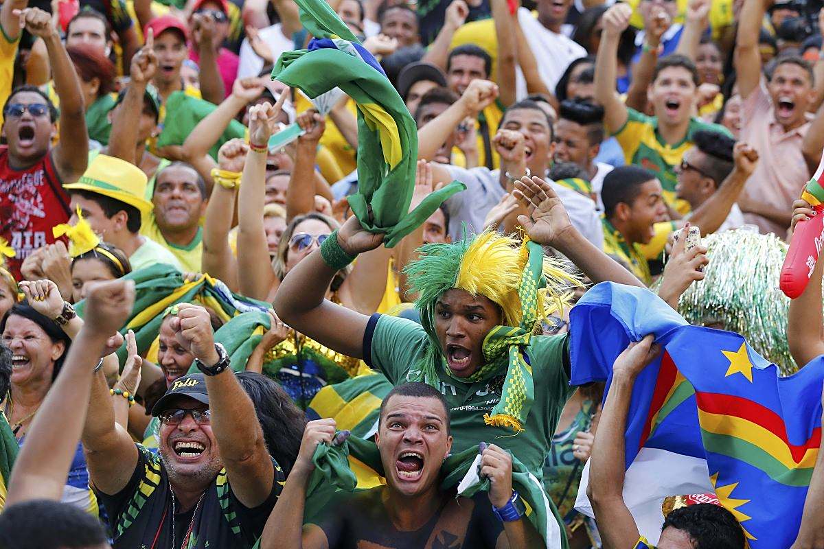 包含南美足球比赛精彩继续,球迷欢呼连连的词条 包含南美足球比赛精彩继续,球迷欢呼连连的词条