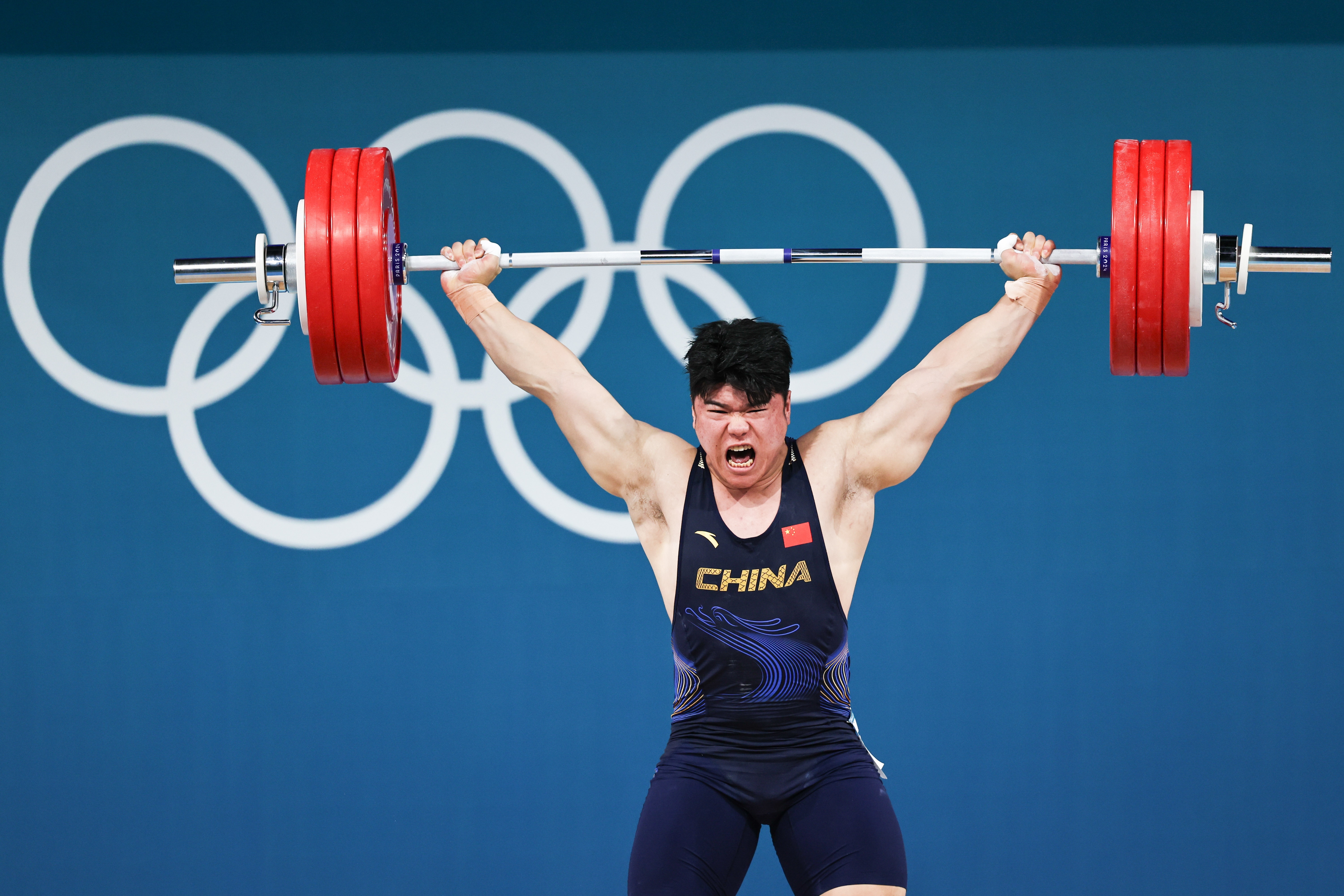 爱游戏娱乐-举重决赛选手用力全力，压力山大的简单介绍
